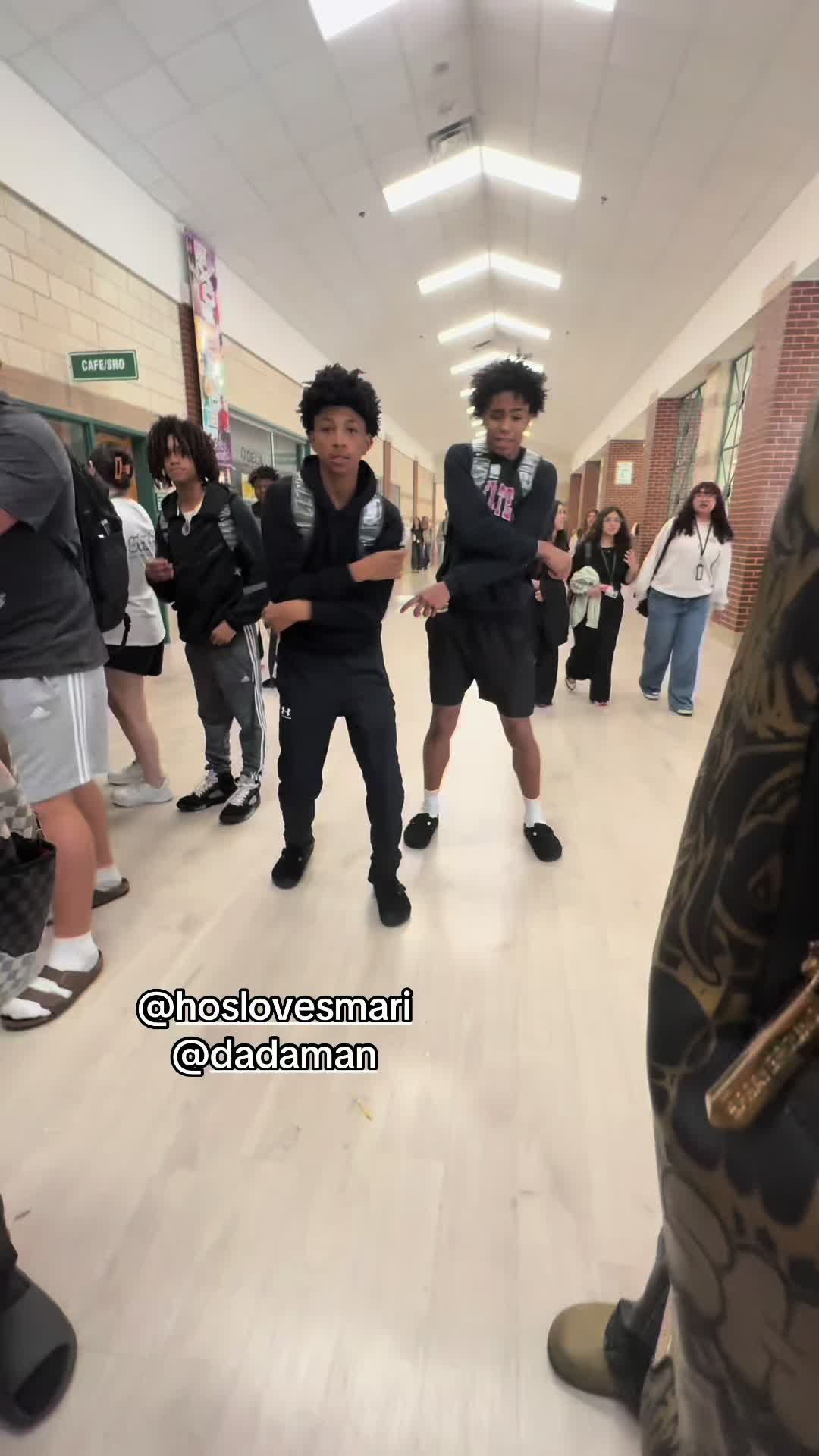 @f3ma1ethugg3r