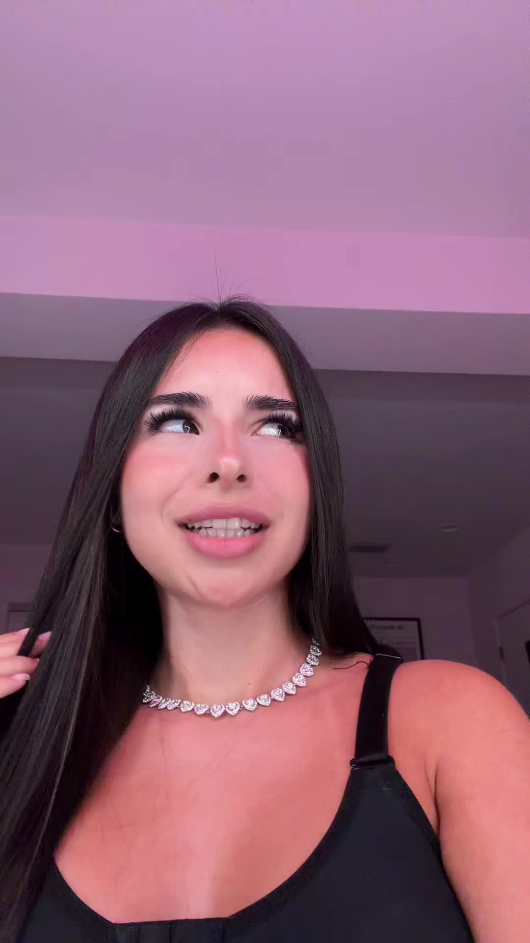 @vickyguez