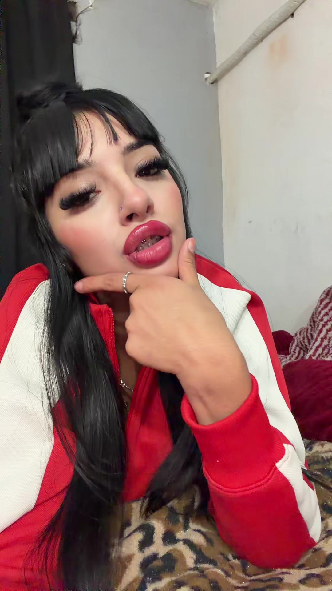 @Anaahii1