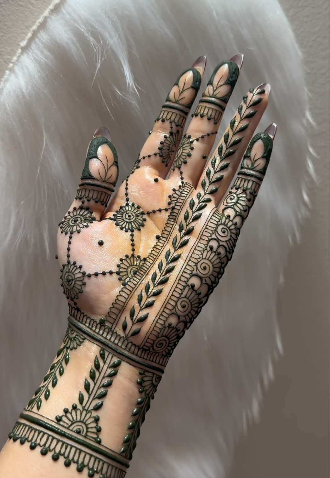 @charmsofmehandi