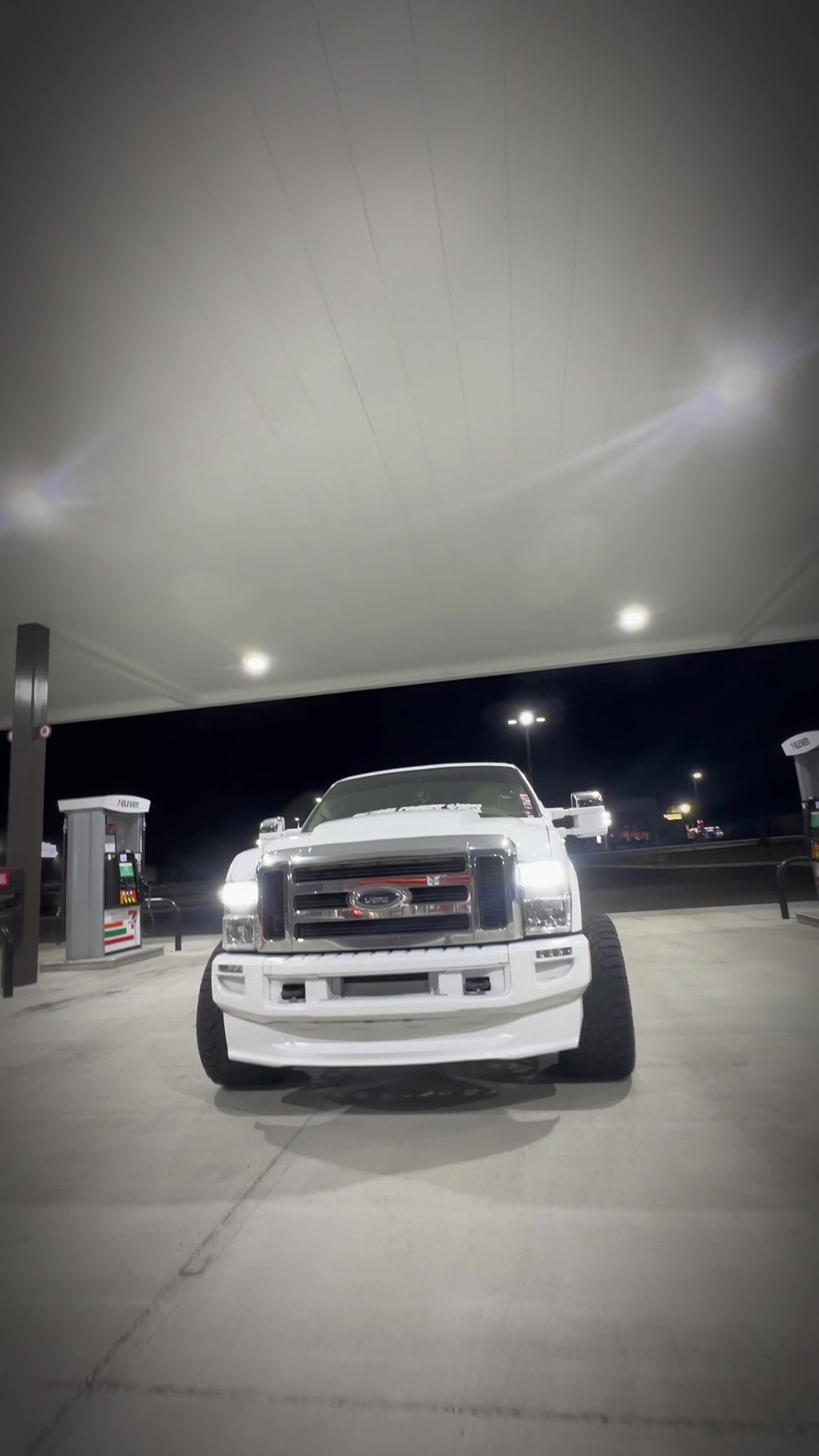 @_collinisakson_