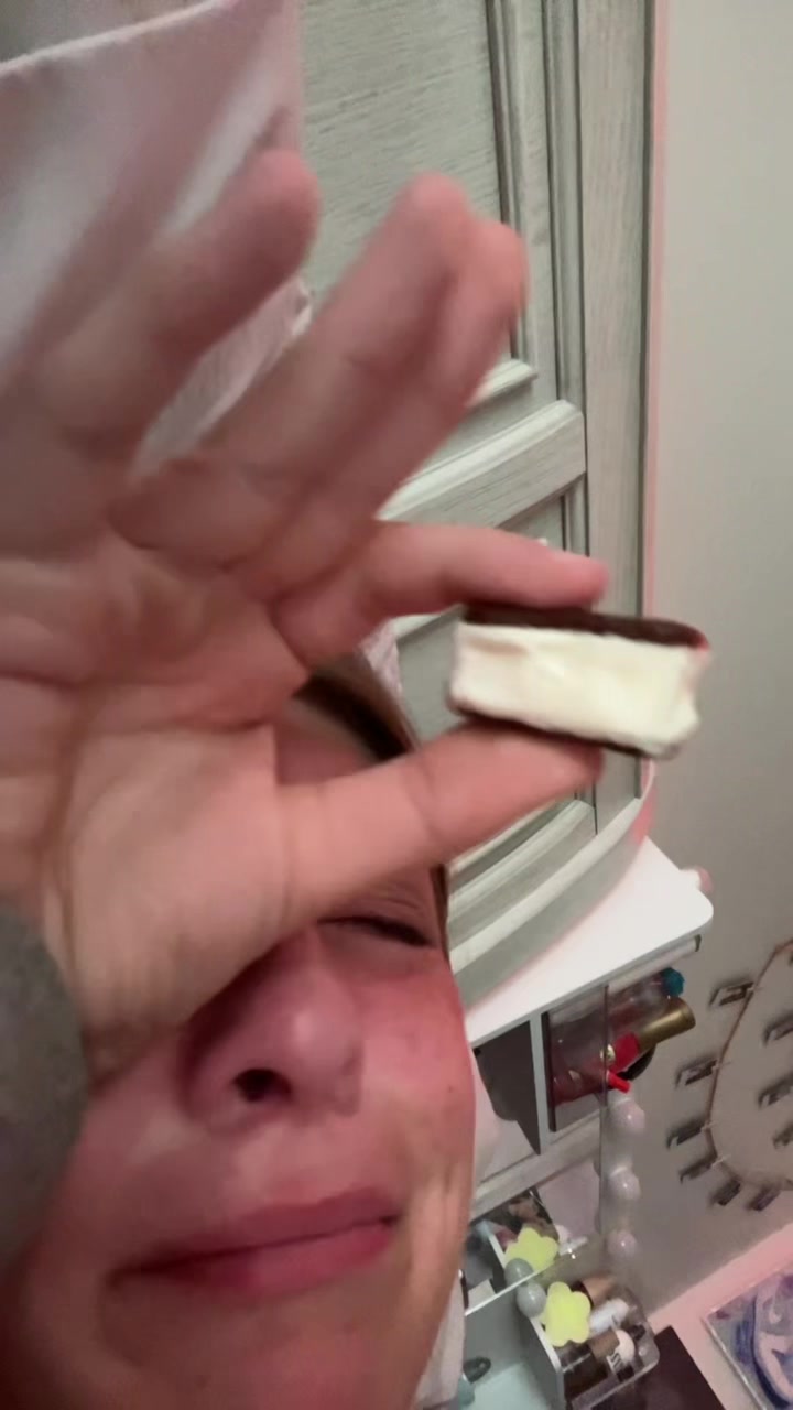 @￶　 　  ️