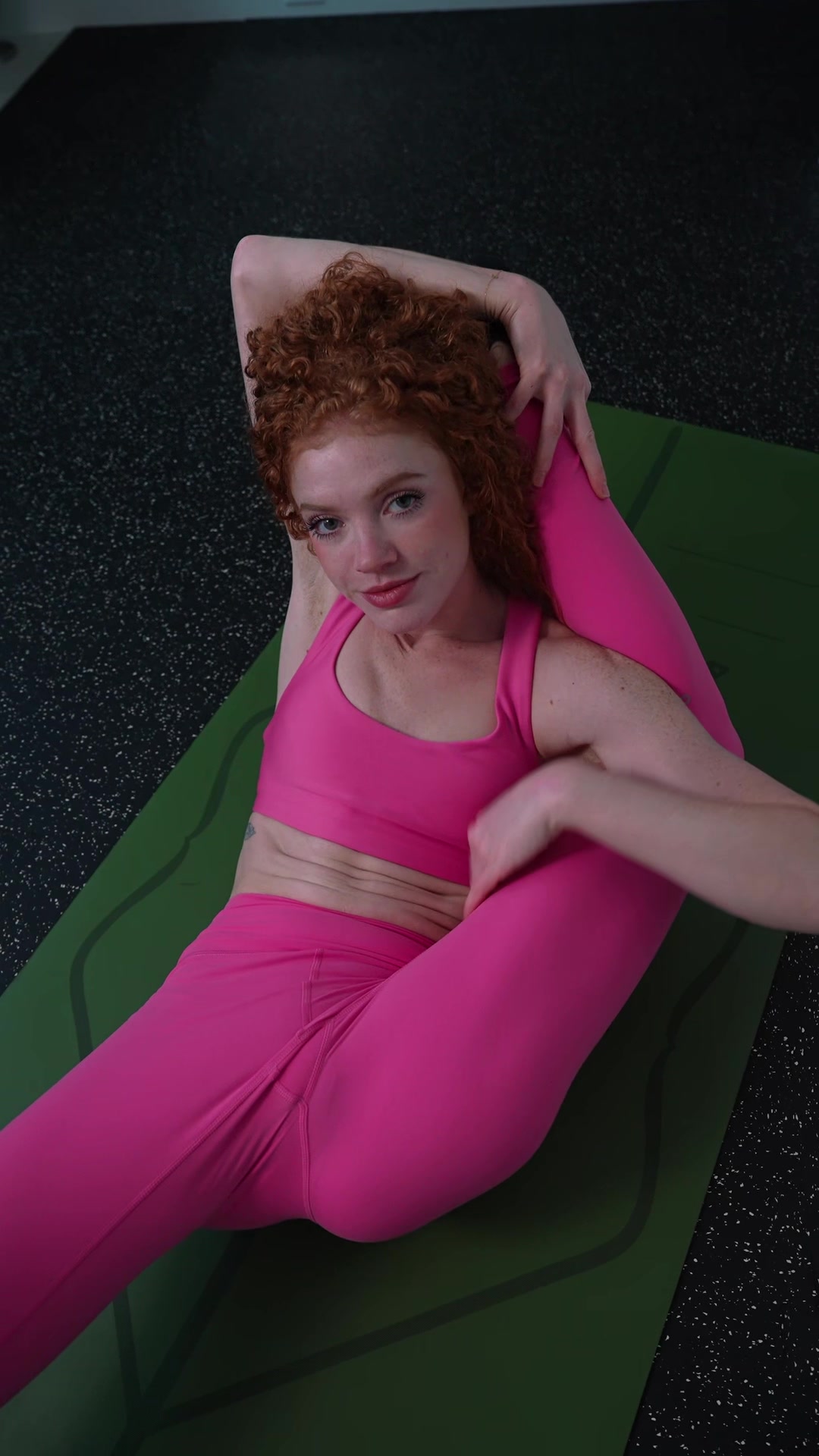 @lilredyoga