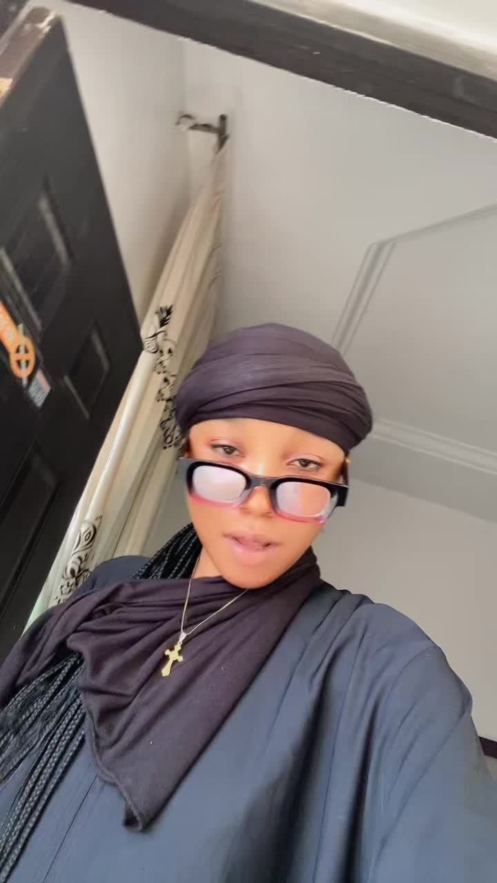 @Honey 🍯 🦋💄🫶🏻💅💍🐝💐🌈