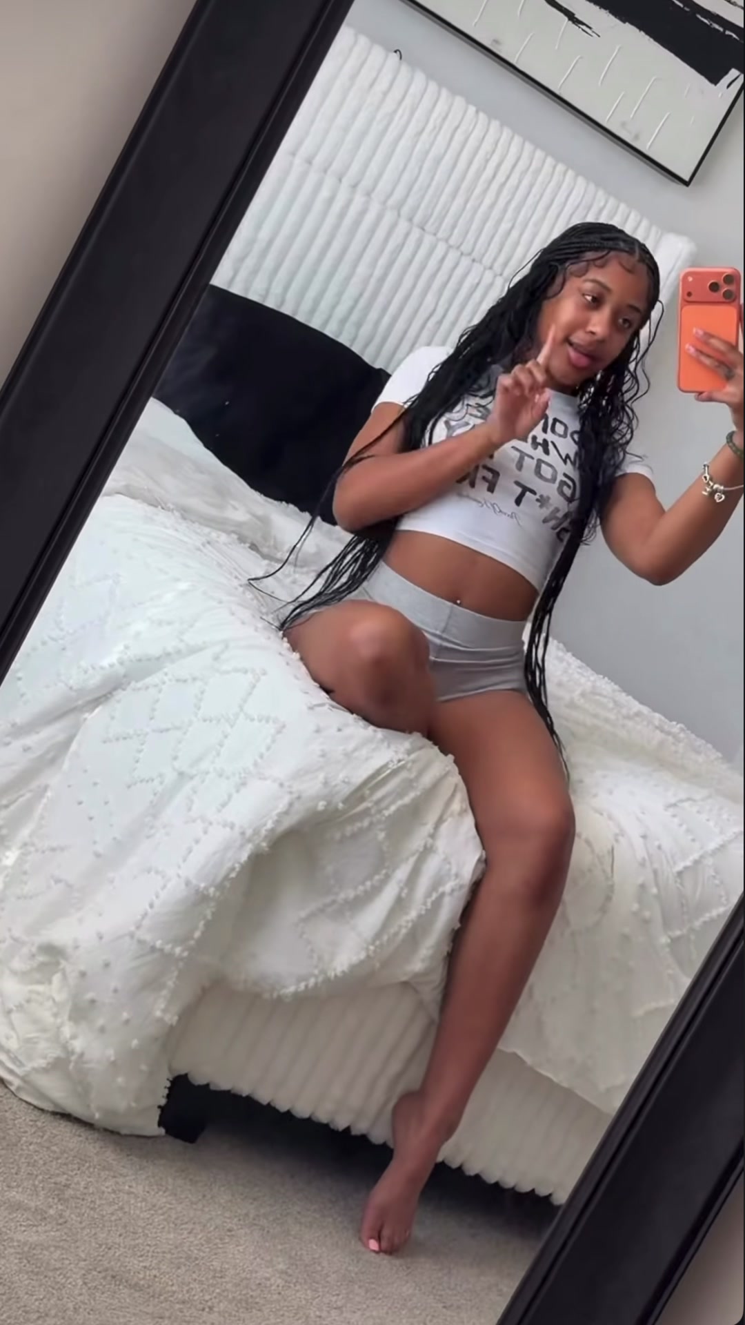 @bella