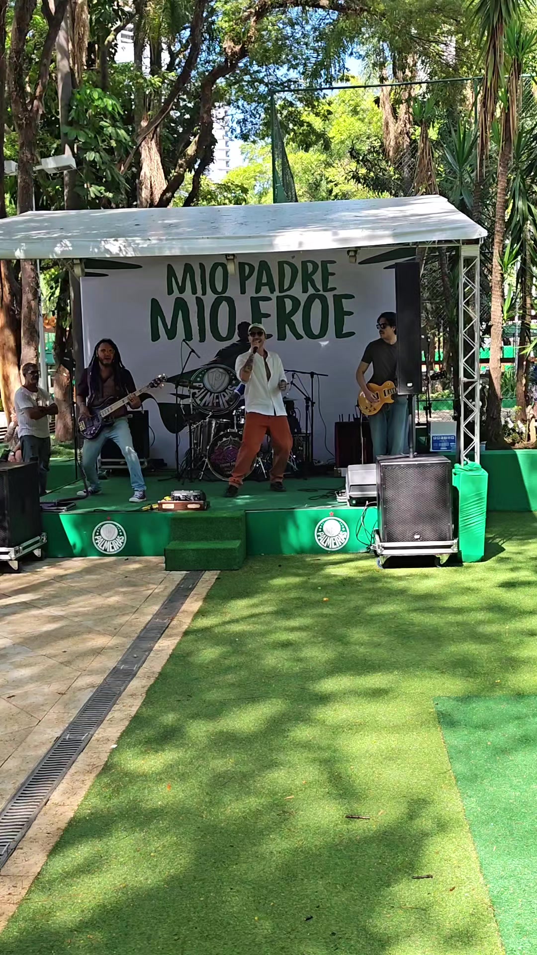@Douglas Galvão