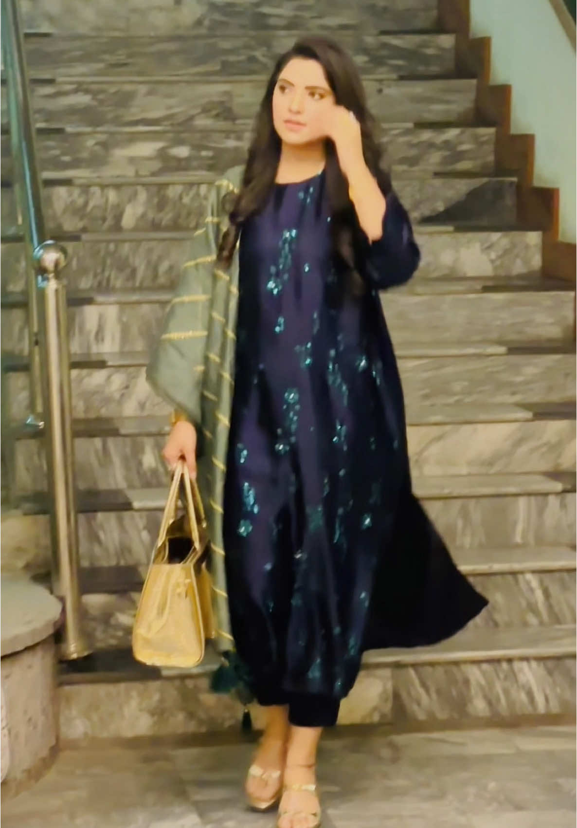 @Rushna Khan