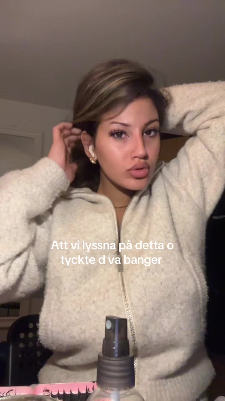 @Nicolee