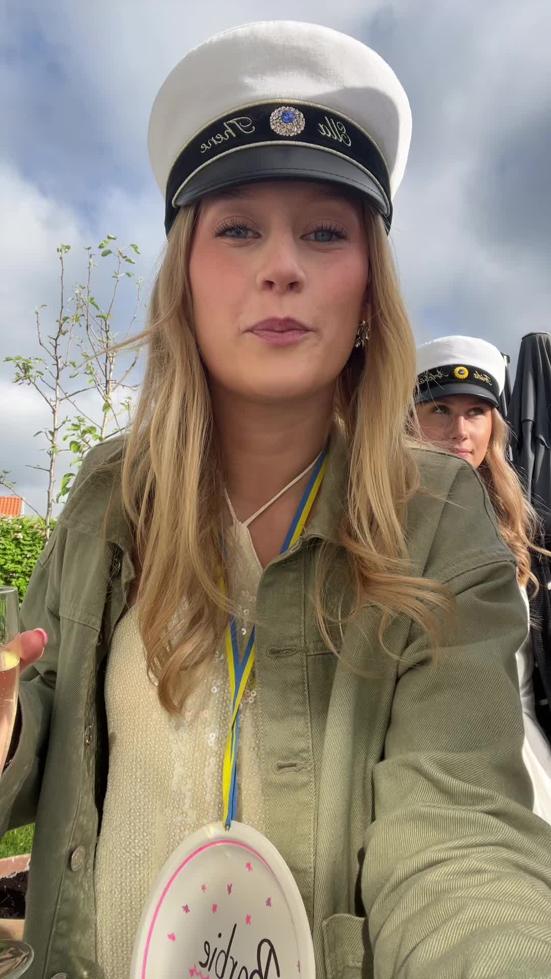 @Ella