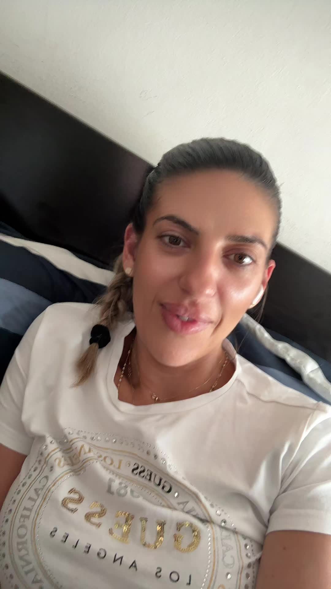 @Adela Alexandra🦋
