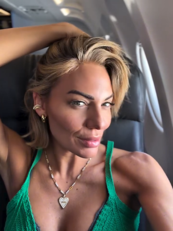 @imaleskou_fans