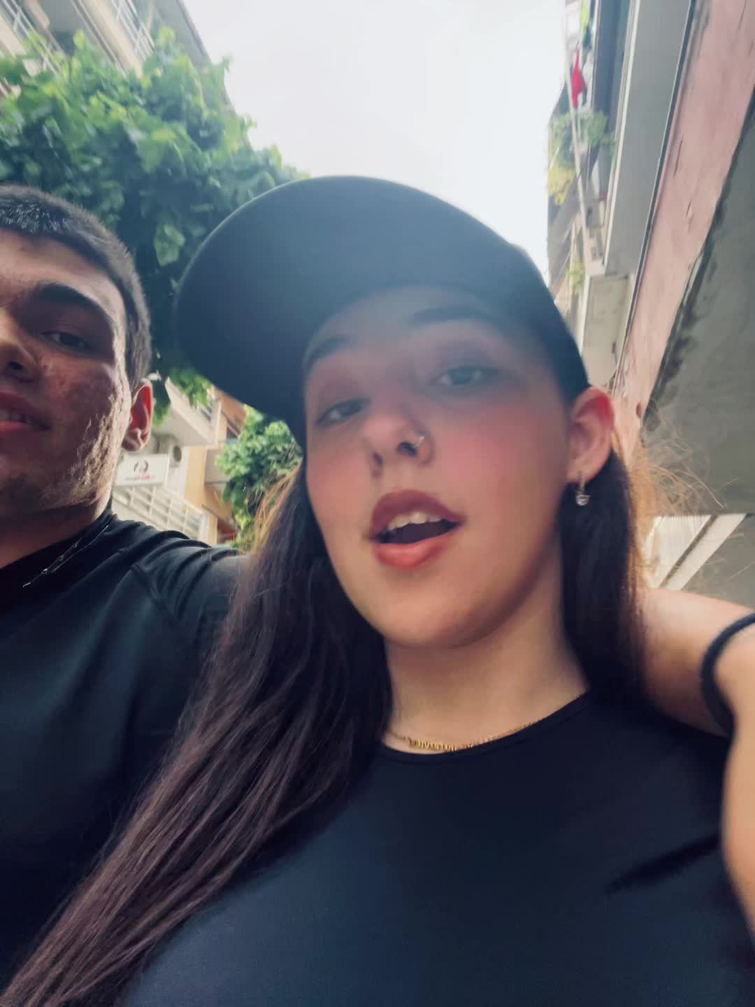@👩🏻🦱
