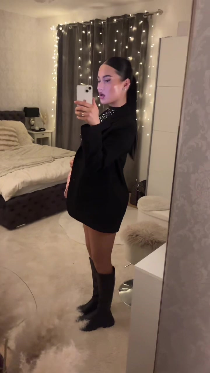 @𝓔𝓶𝓮𝓵𝓲𝓮