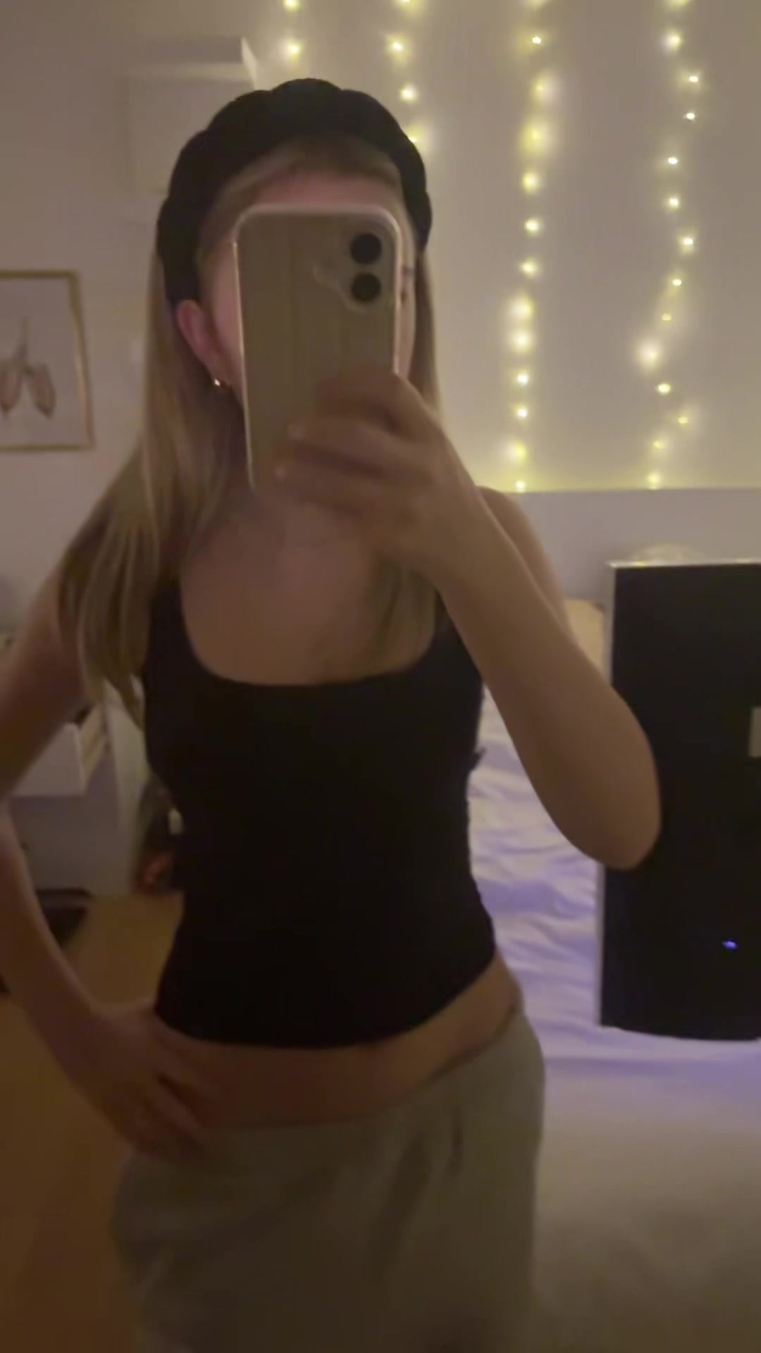 @𝐦𝐨𝐥𝐥𝐬