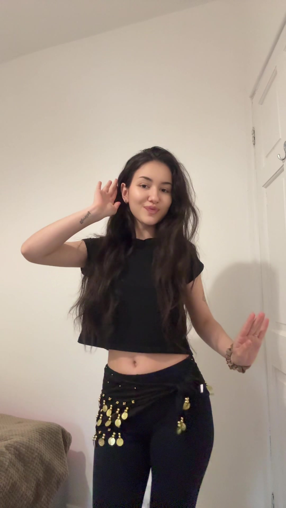@lolabellydance