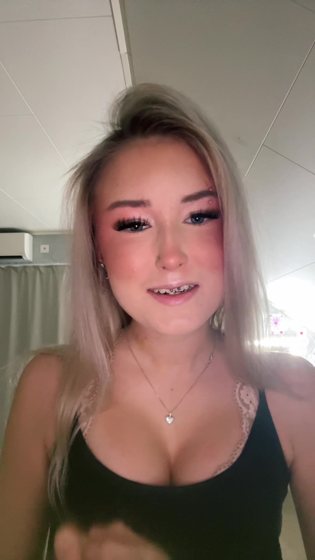 @Ella🫰🏻