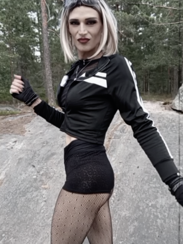 @Lina_crosses