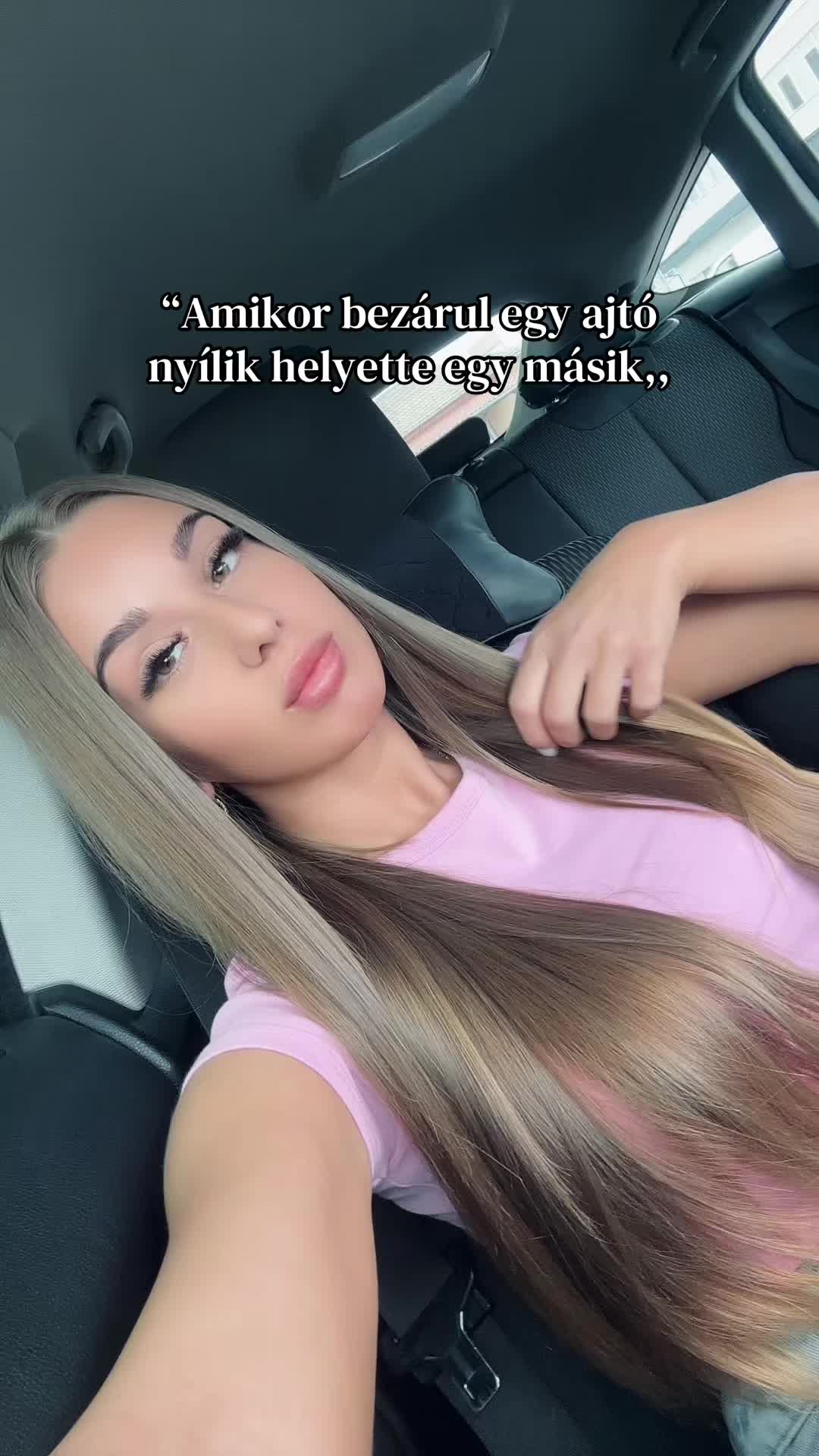 @Alexandra Moldov&aacute;n