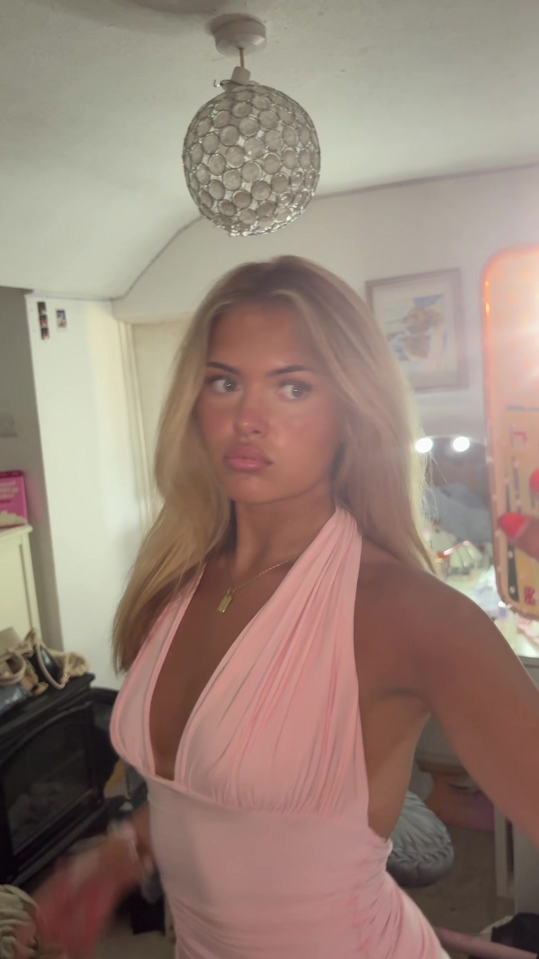 @hollyvjones