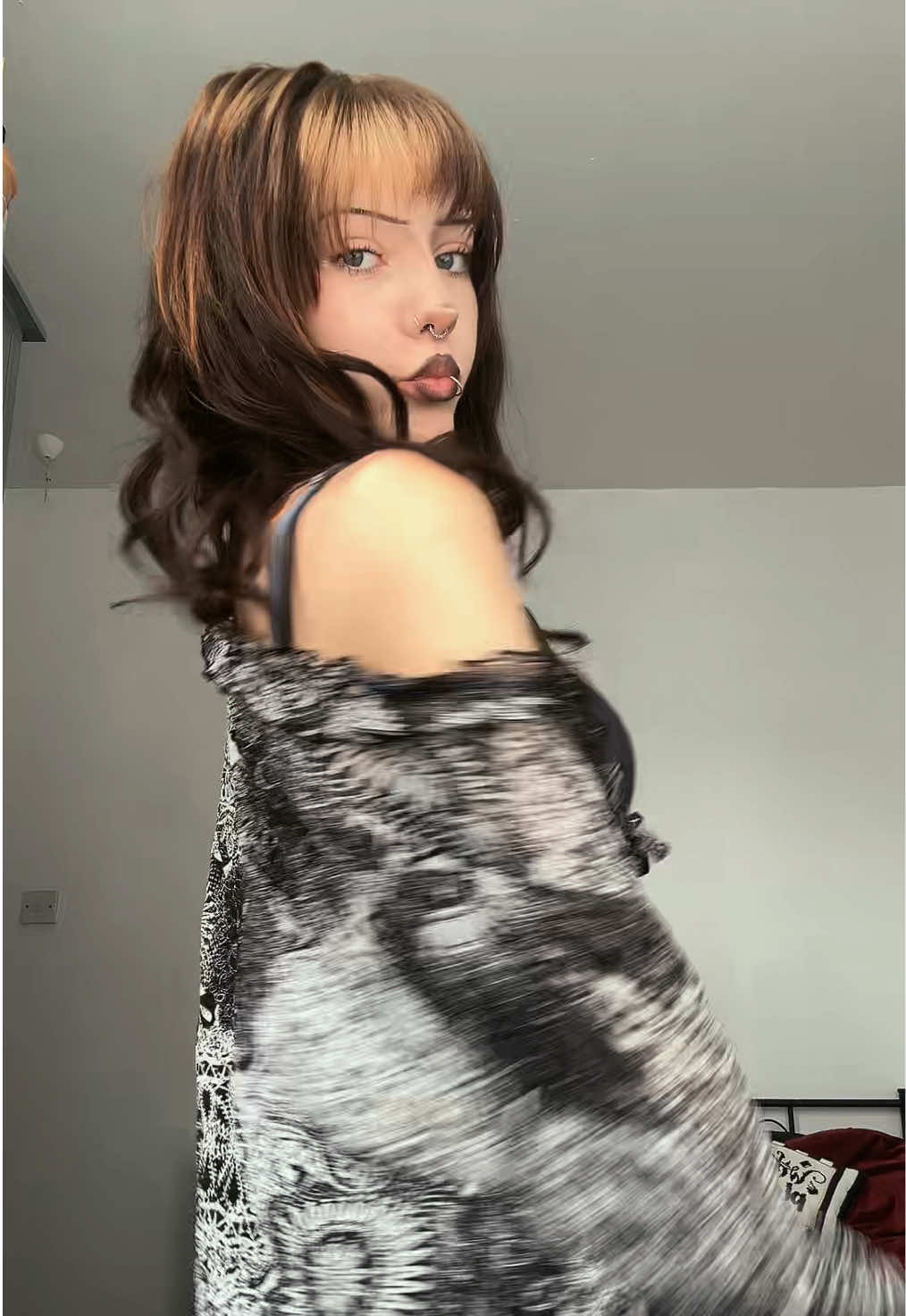@LJ 🖤🧟&zwj;♀️🥀