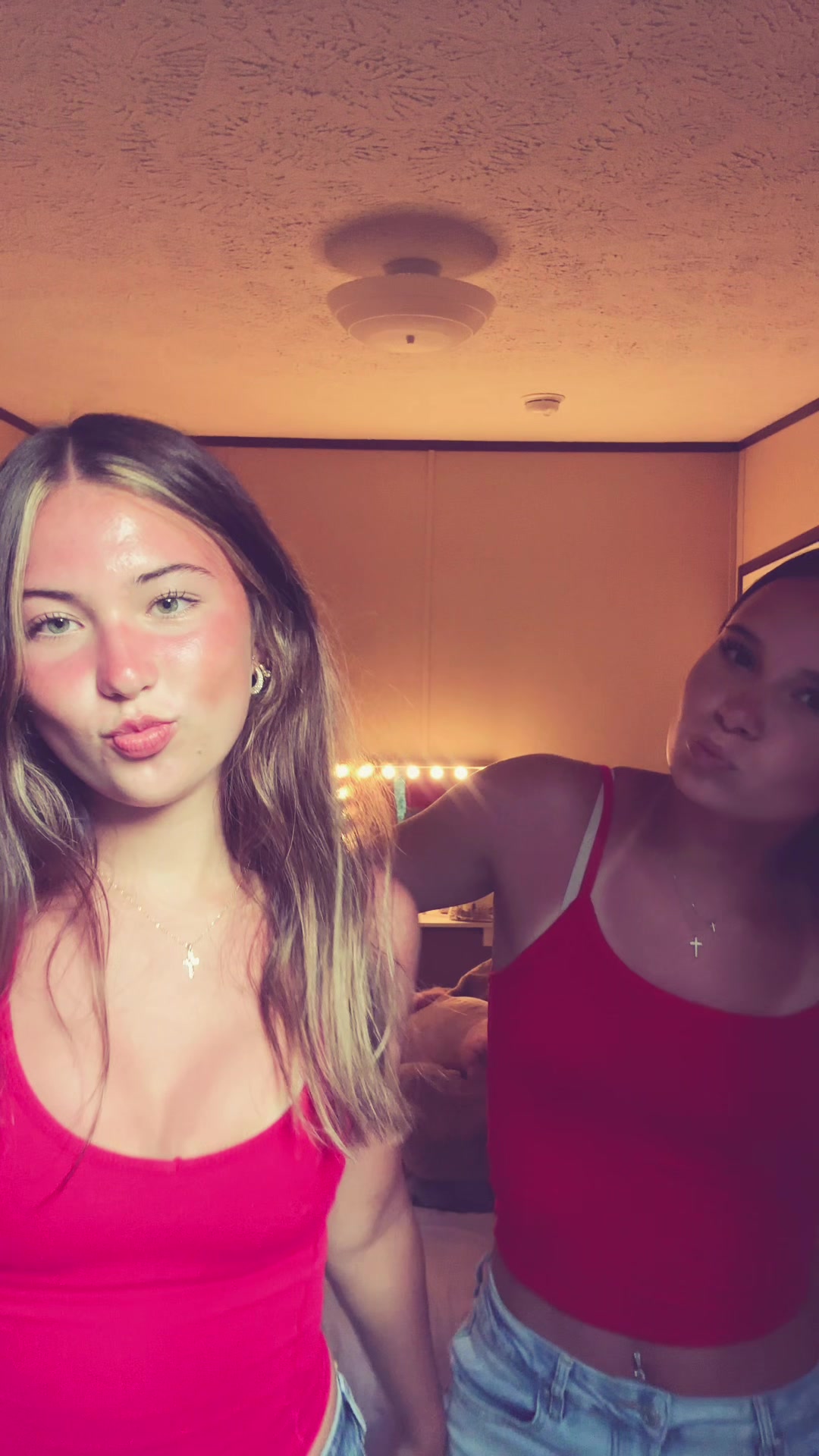 @🦦