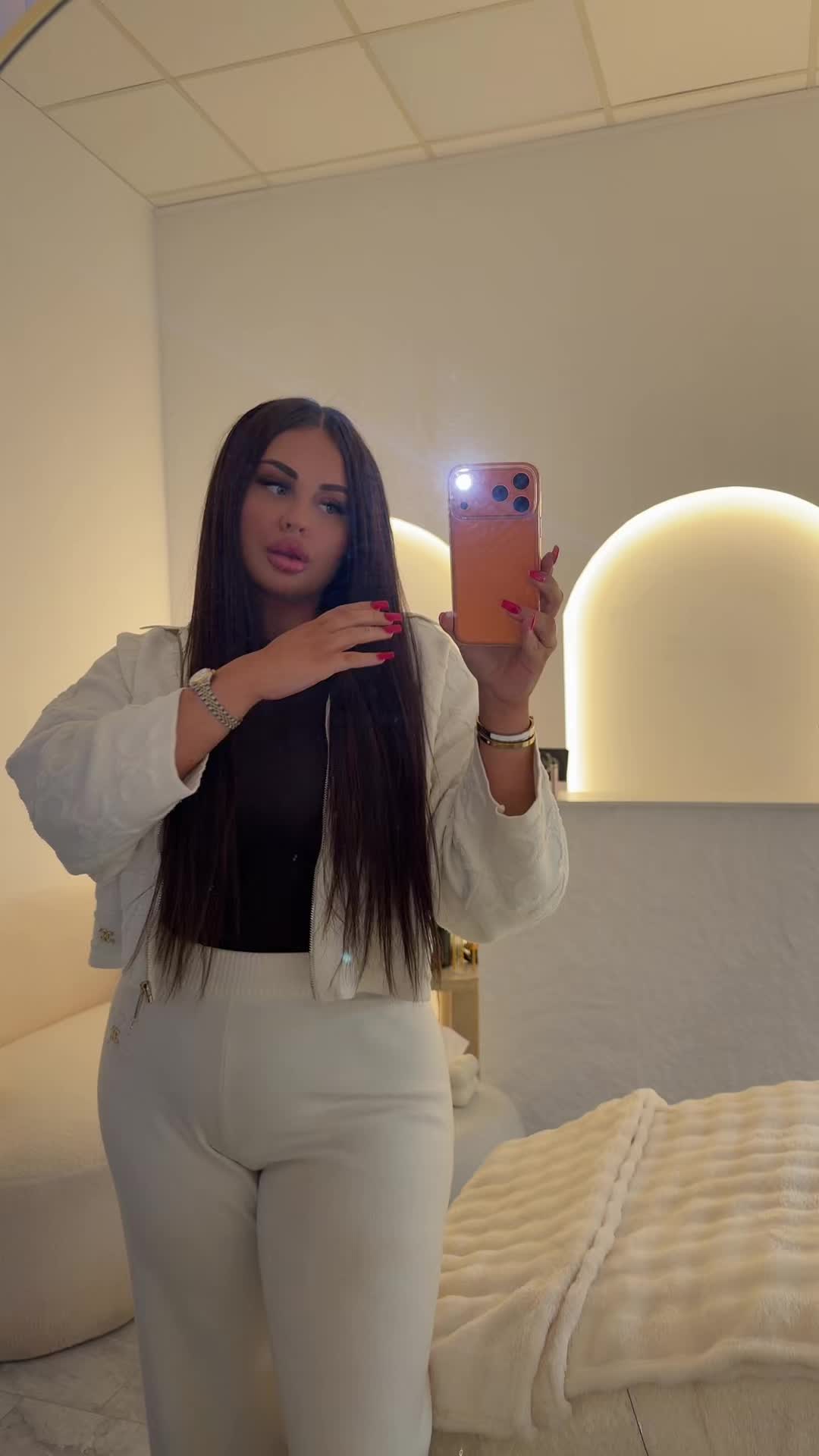 @𝐎 𝐥 𝐢 𝐯 𝐢 𝐚