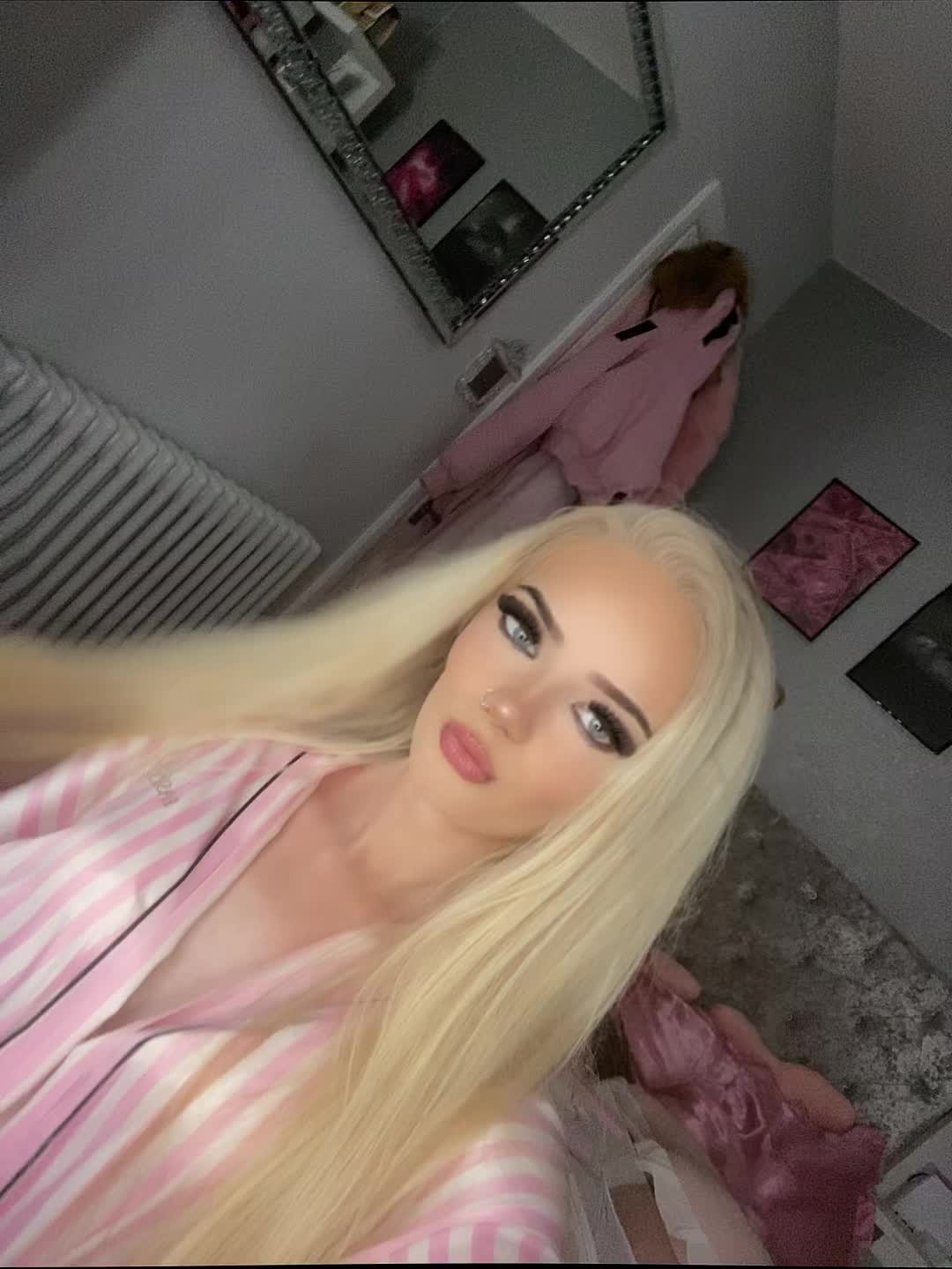 @Ellie - rose ๐