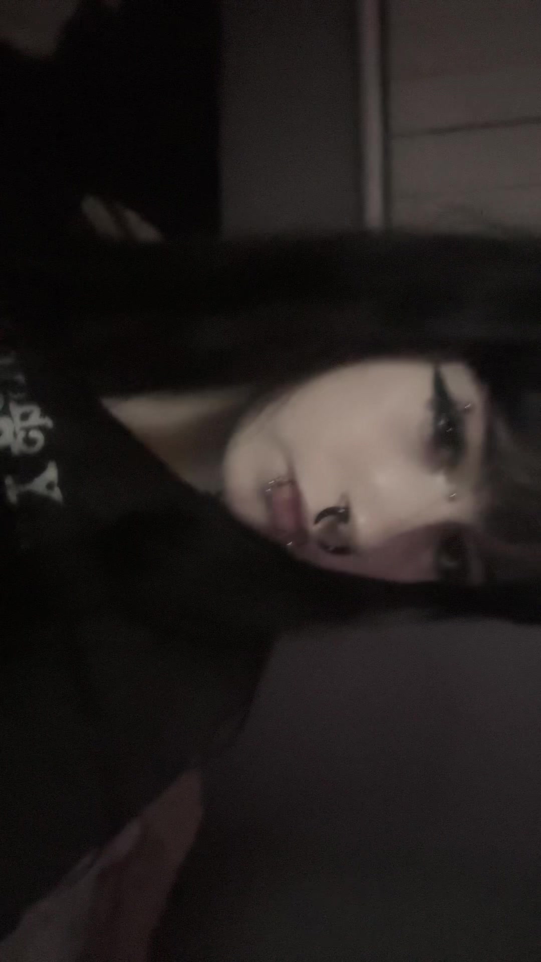 @Ellie🦇