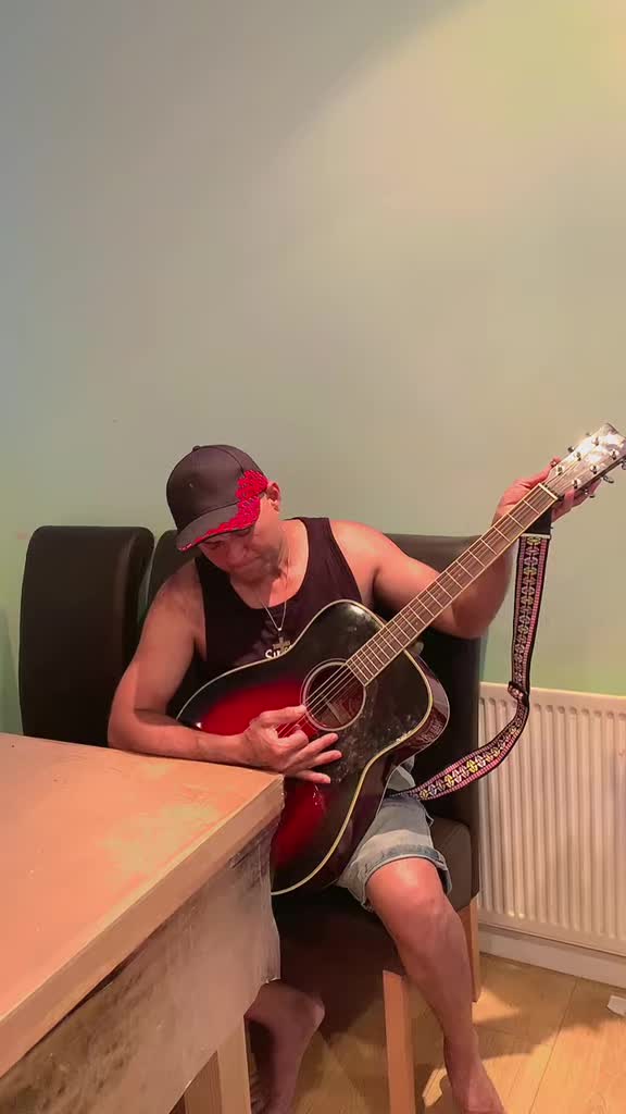 @Vinomas🇬🇧uk✝️🎤🎧