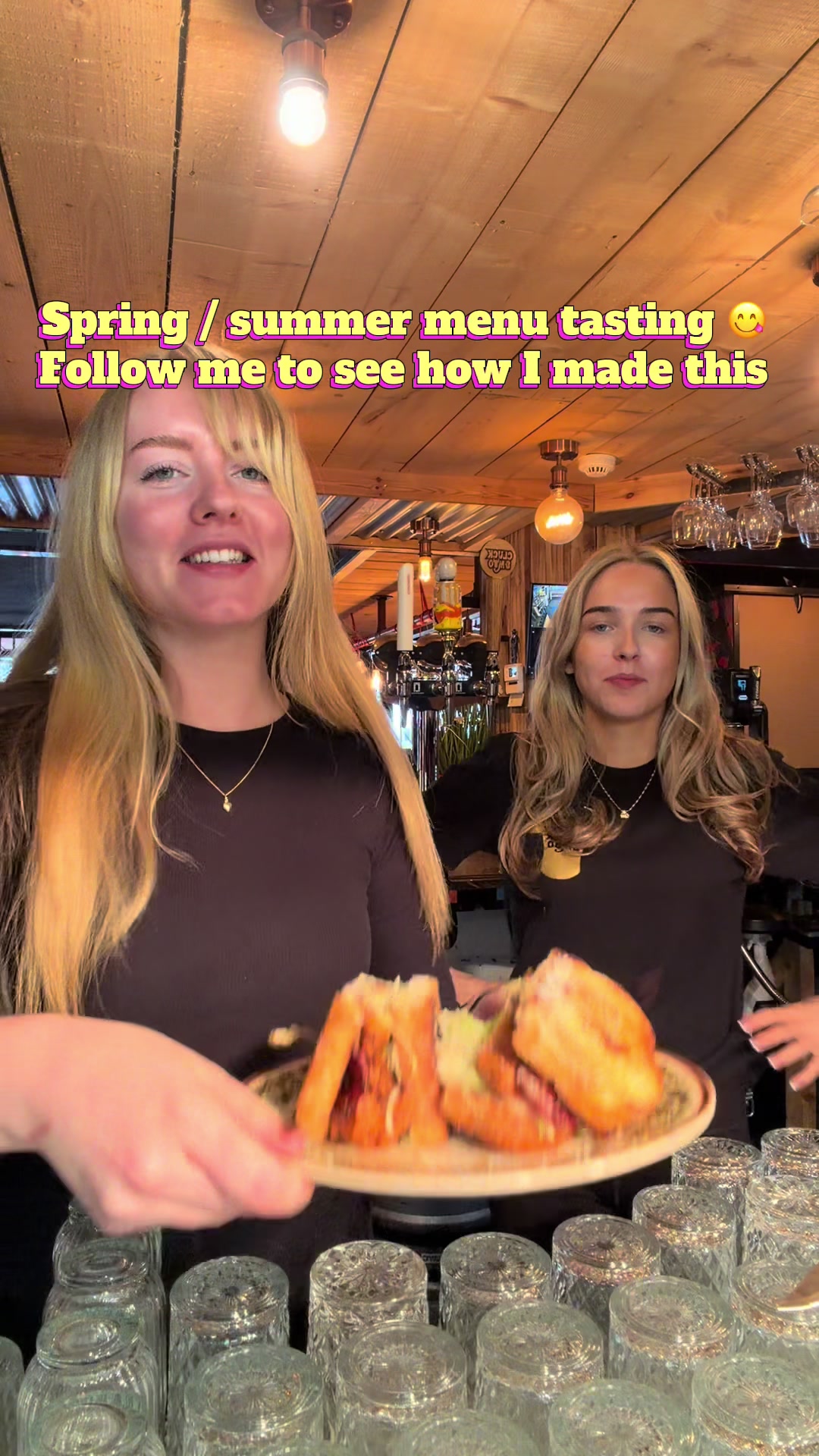 @elliecluckmoo