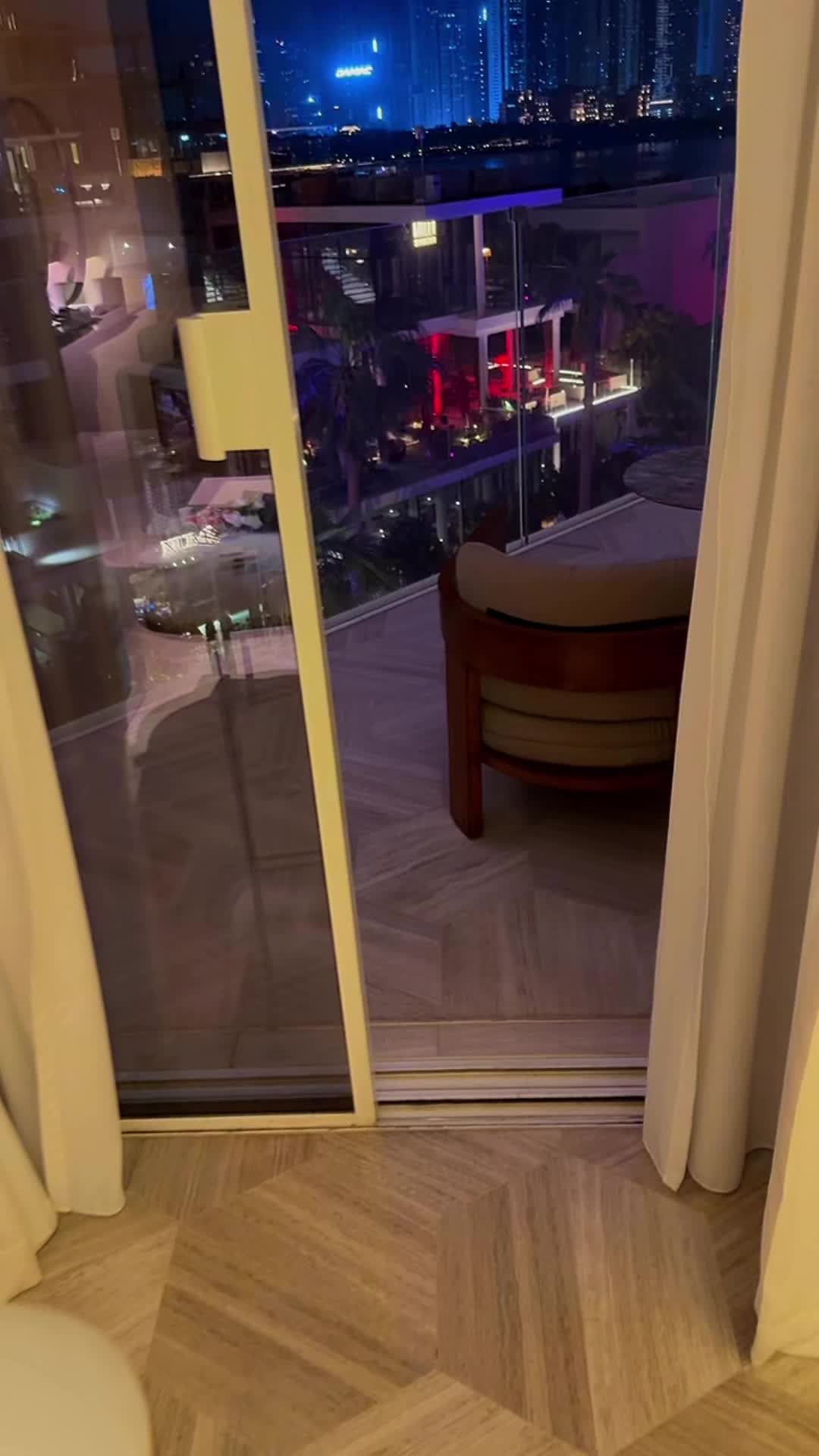 @Duba&iuml;