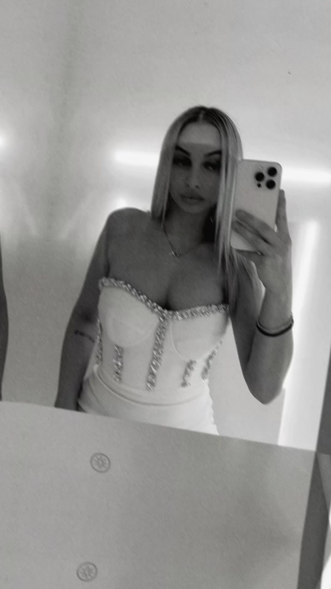@Oszk&oacute; Eszti