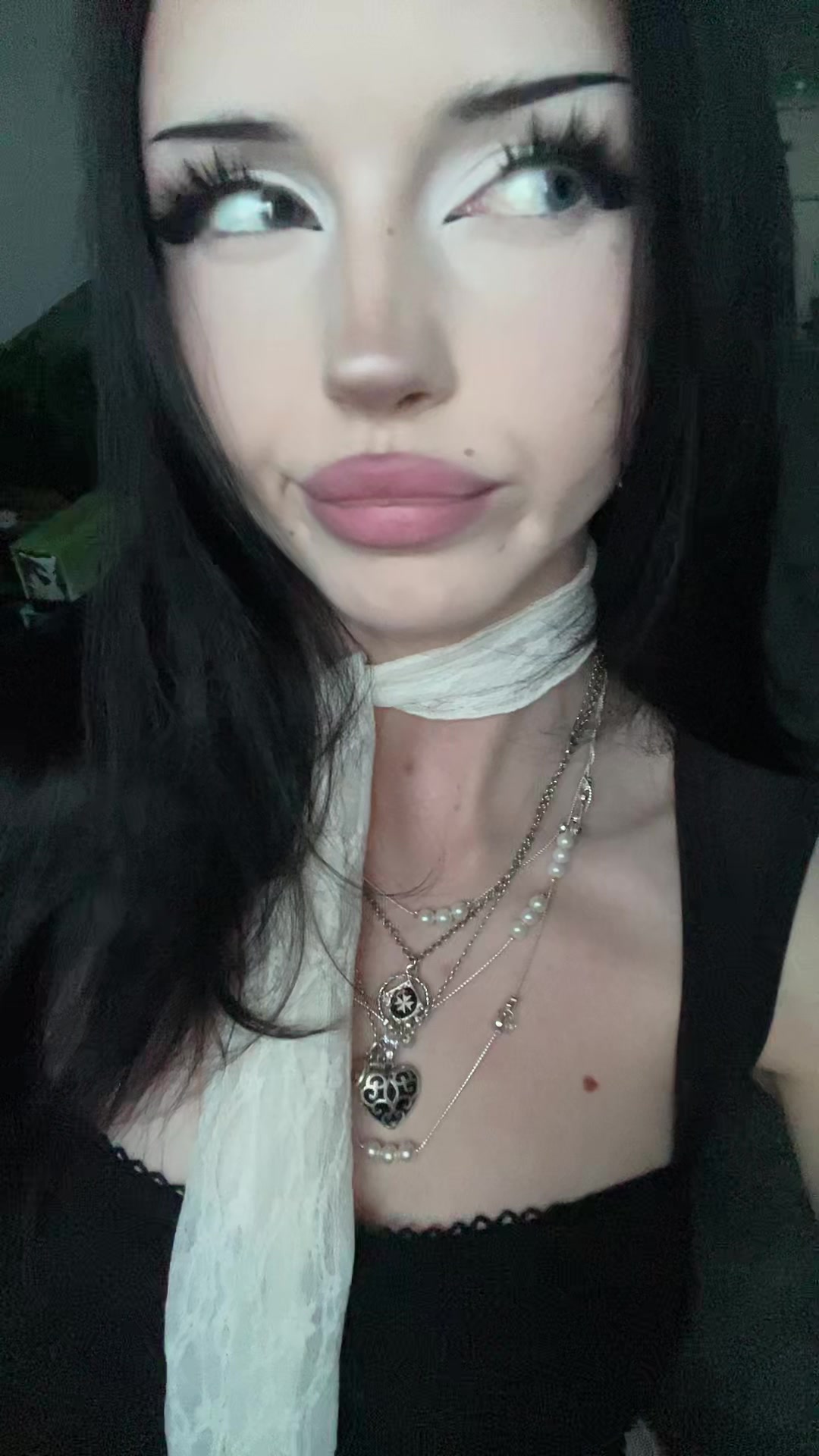 @luv2ellz