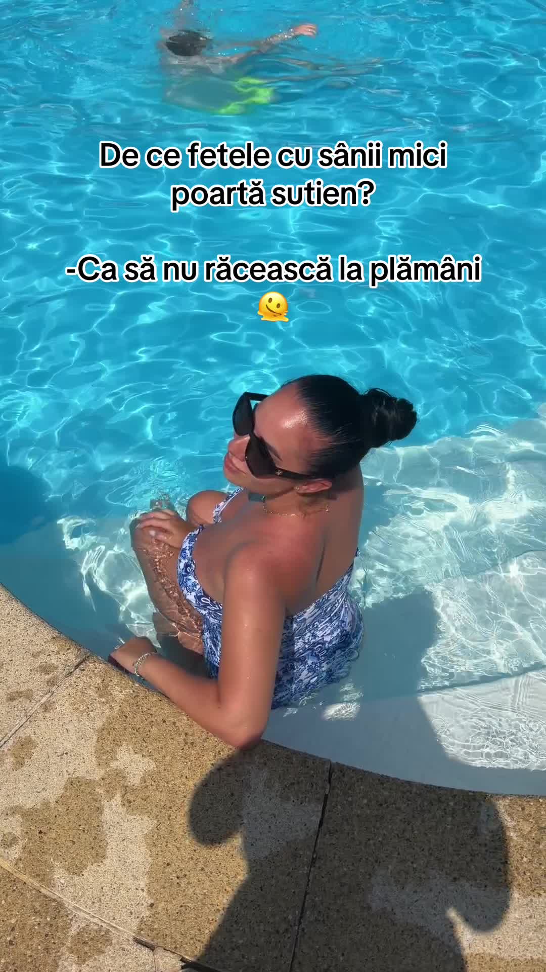 @Roxanaaa