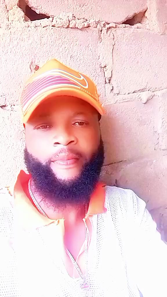 @Senior Man Alubarika