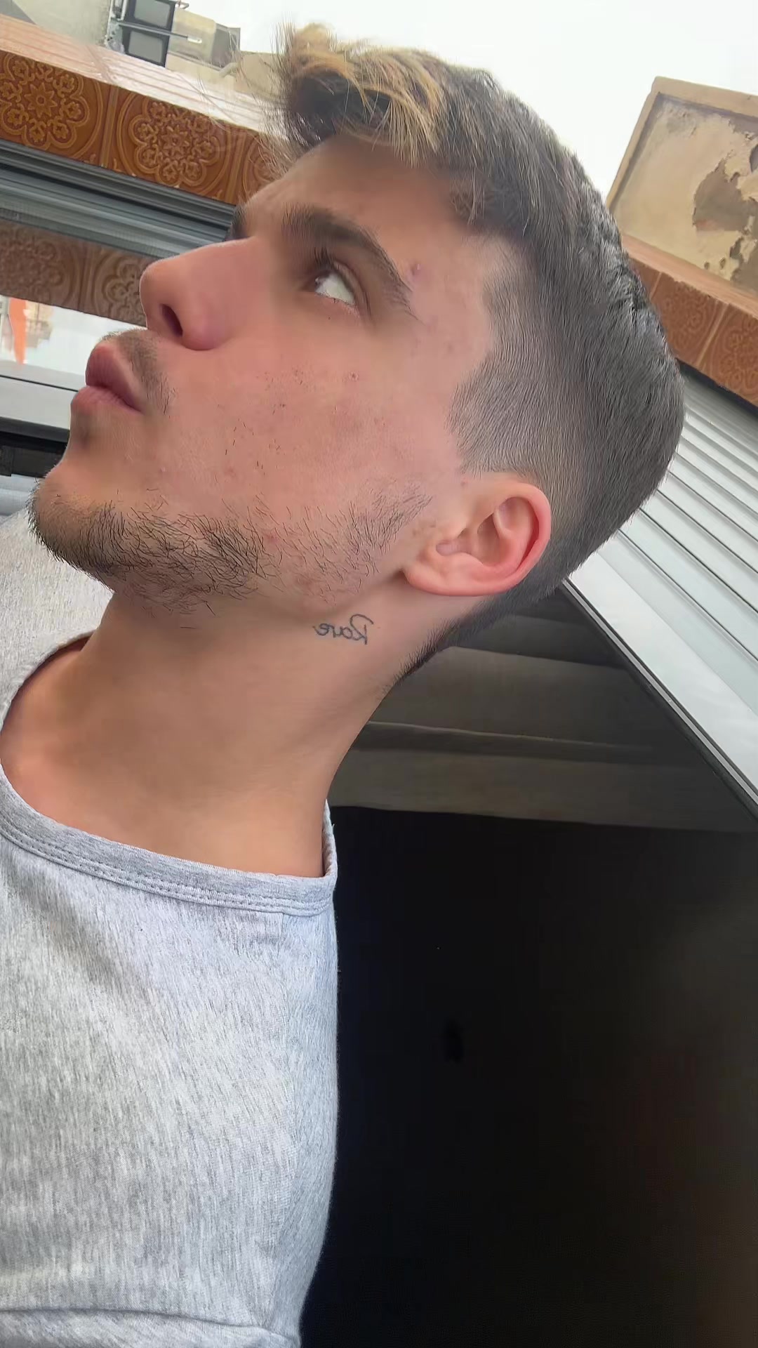 @André