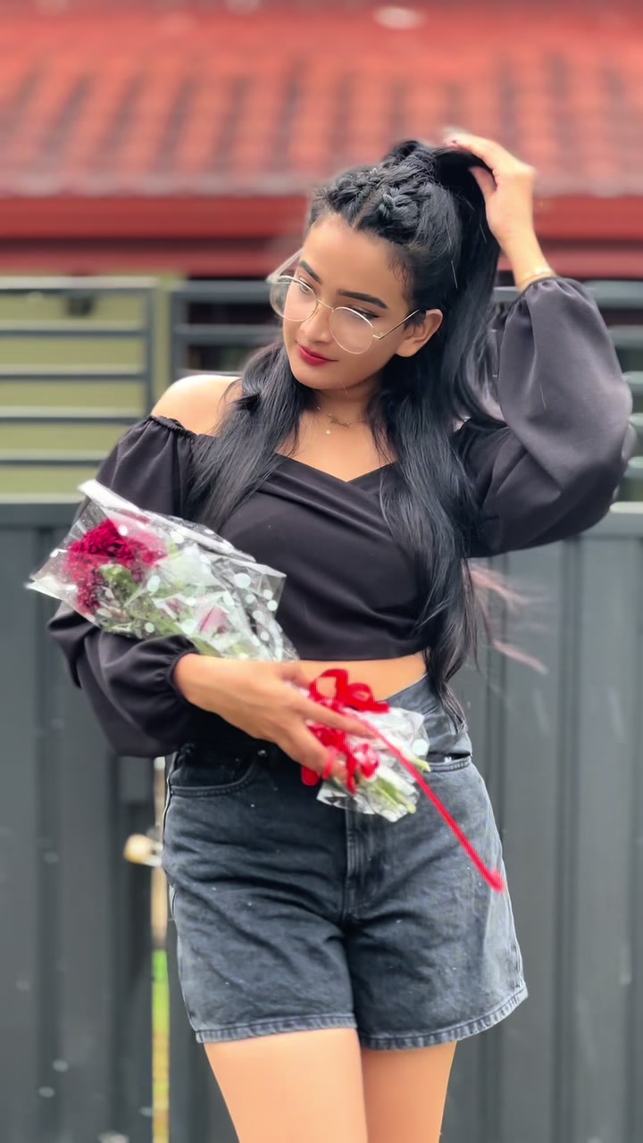 @Tinadaniel_
