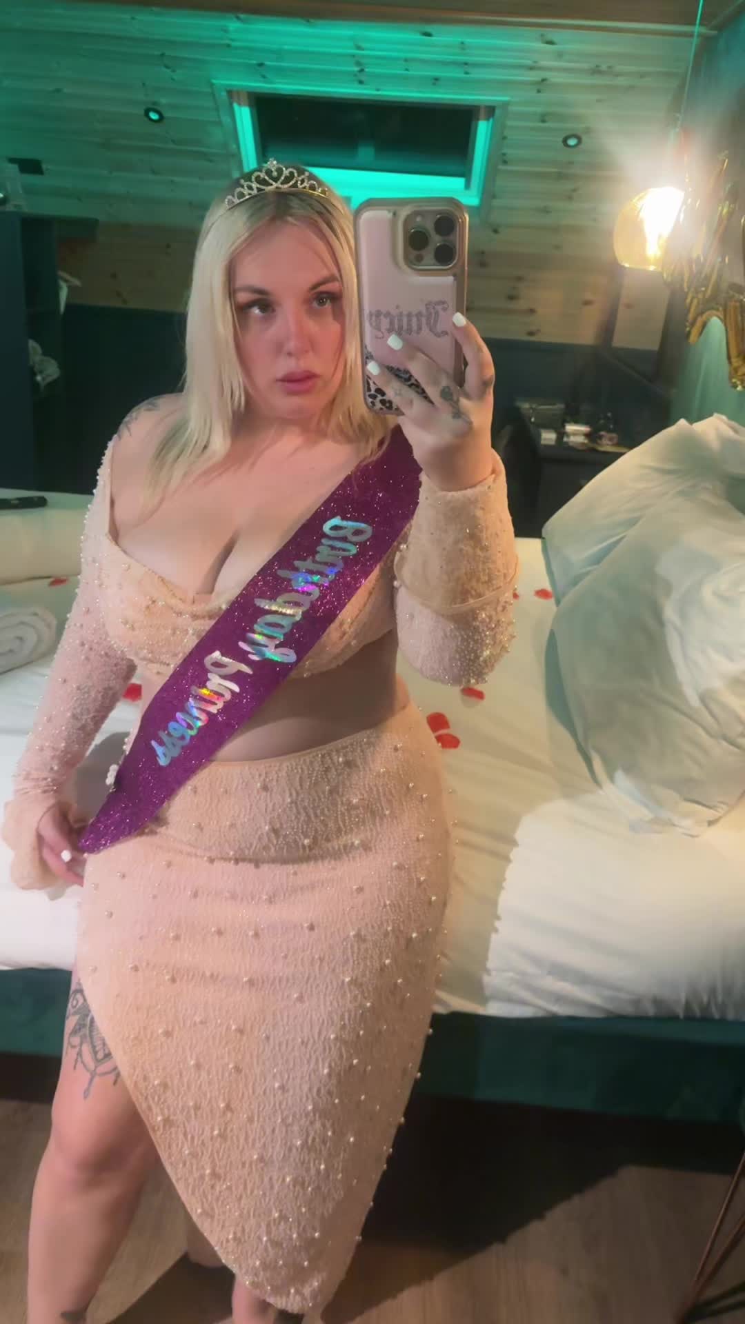 @blondiepeach 🍑👸