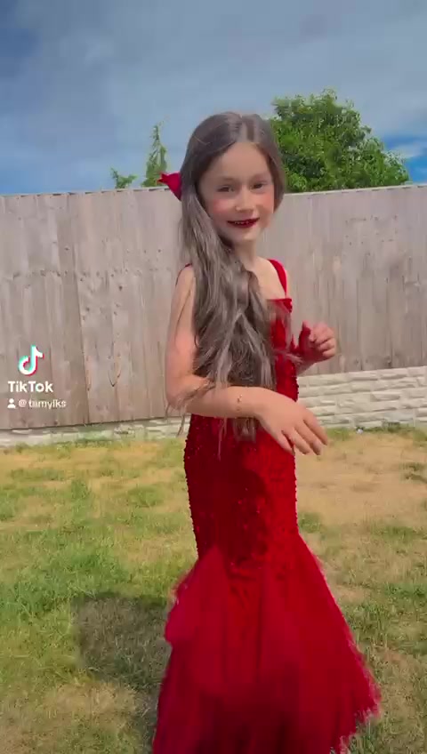 @☘️Lusyriana❤️leonora☘️👩&zwj;👧&zwj;👧