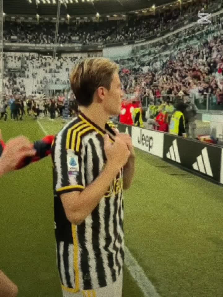 @Juveee🤍🖤