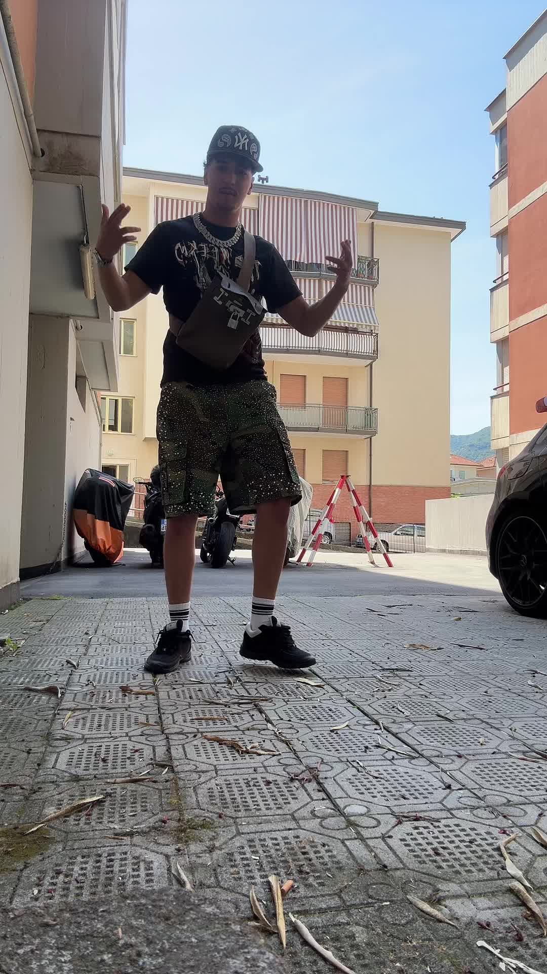 @MomiKings