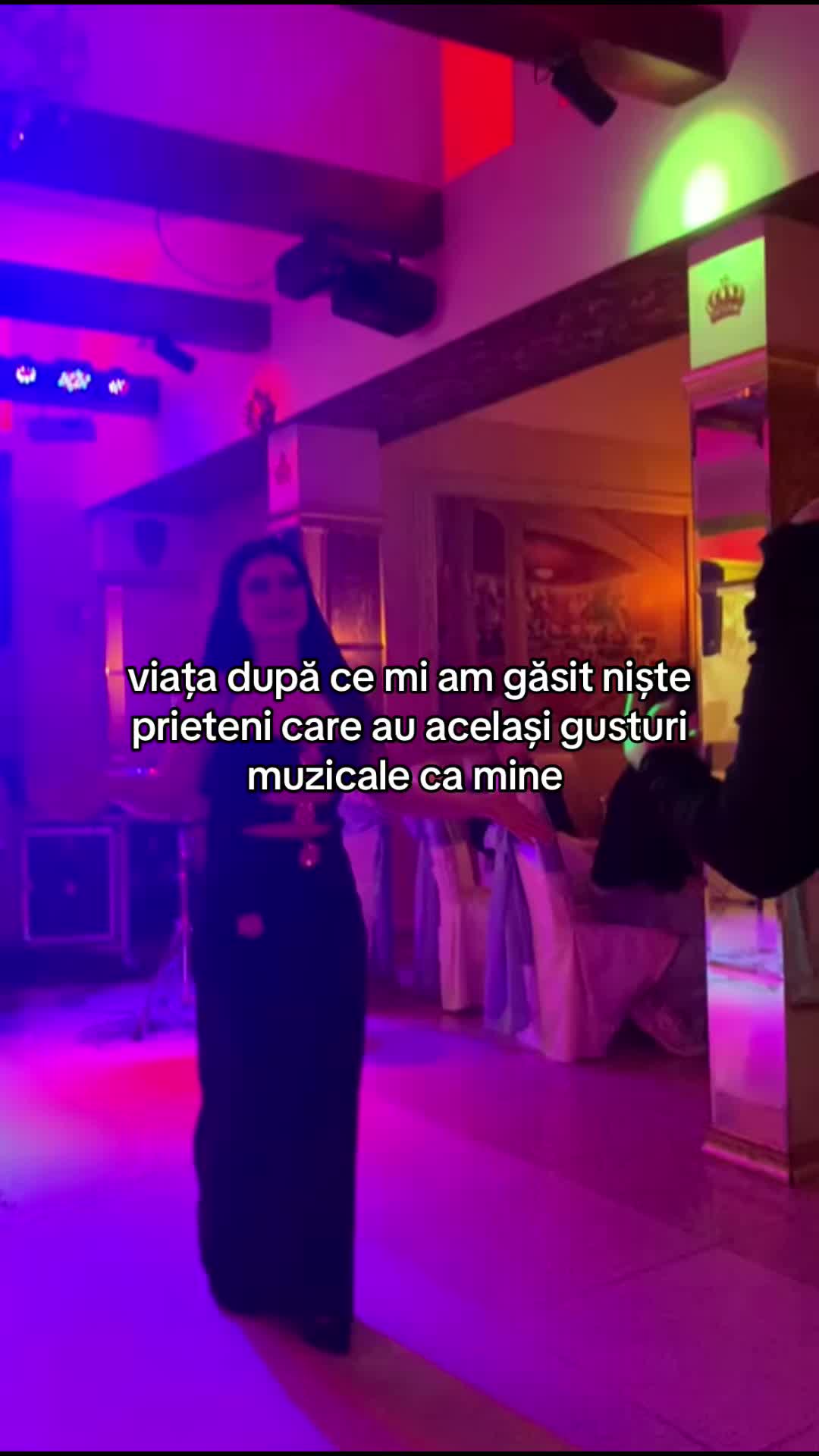 @𝒱
