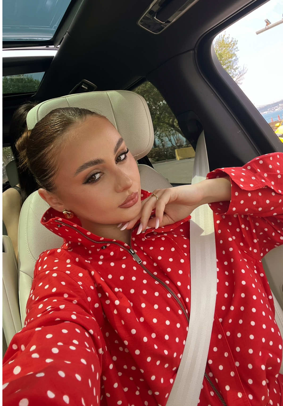 @Adelina Elena