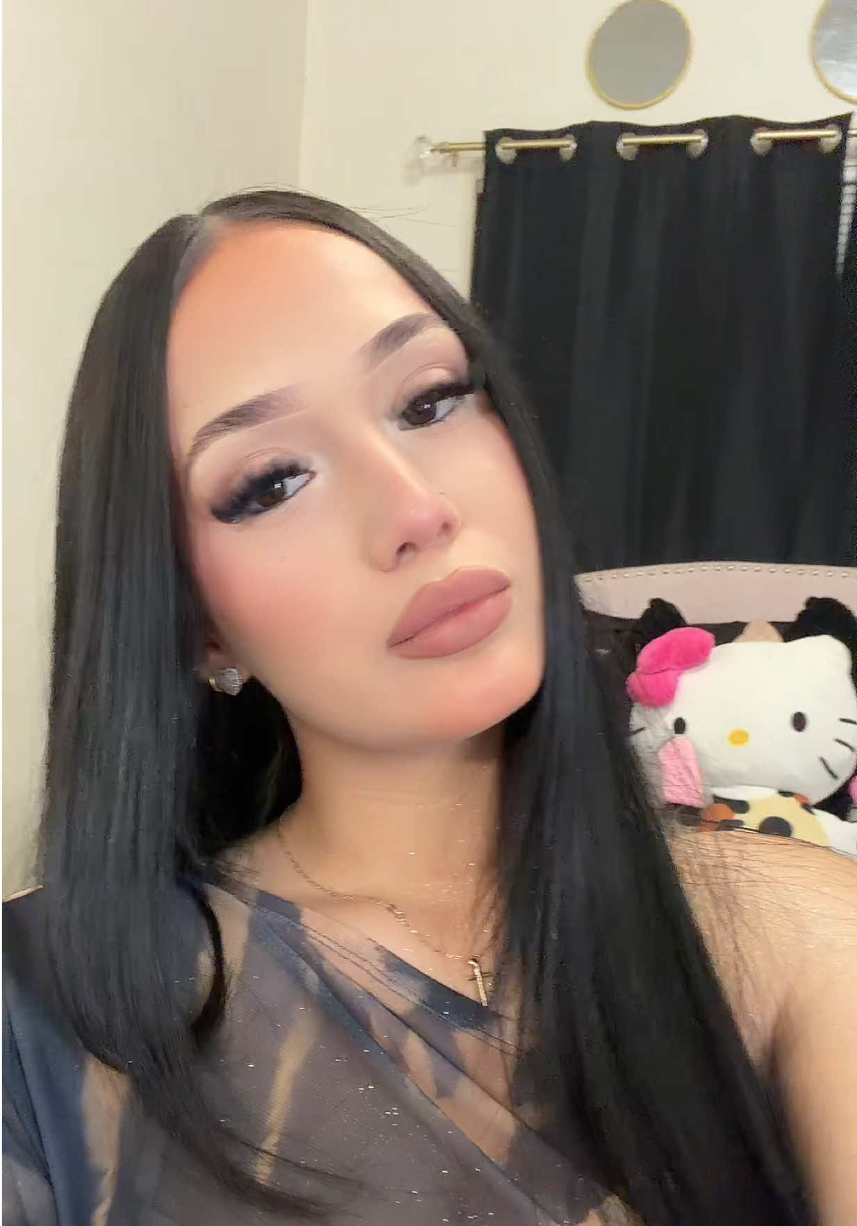 @𝑨𝒏𝒂𝒉𝒊🧁
