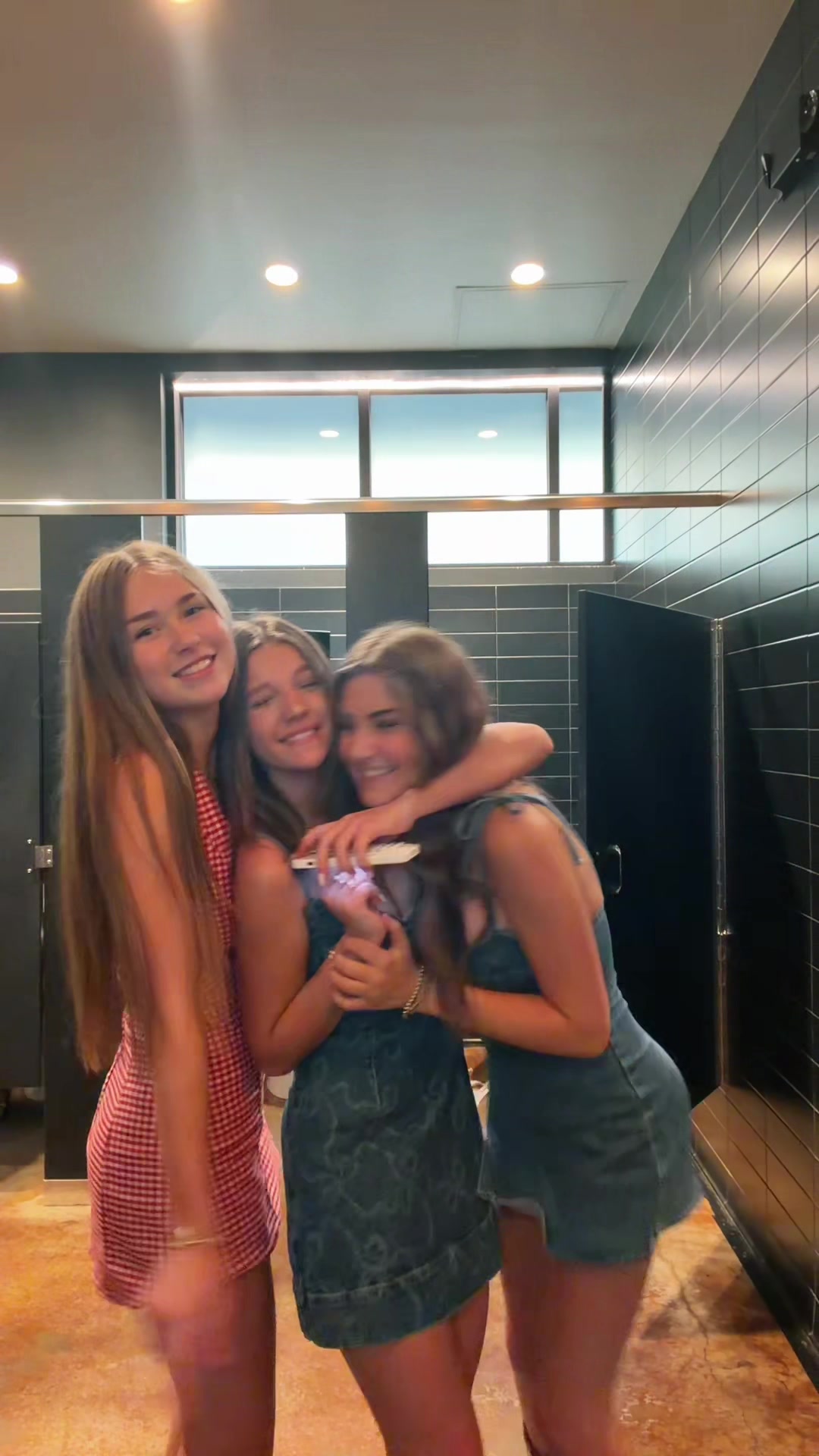 @GG😚🍒🍭⚡️🤘👑