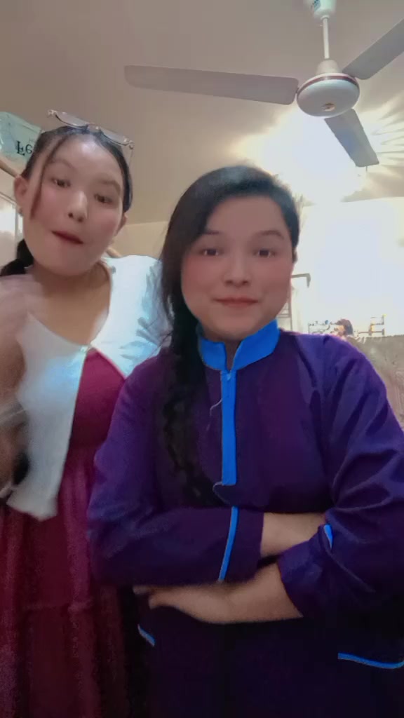 @अनिशा🫂बिनिशा👩👧