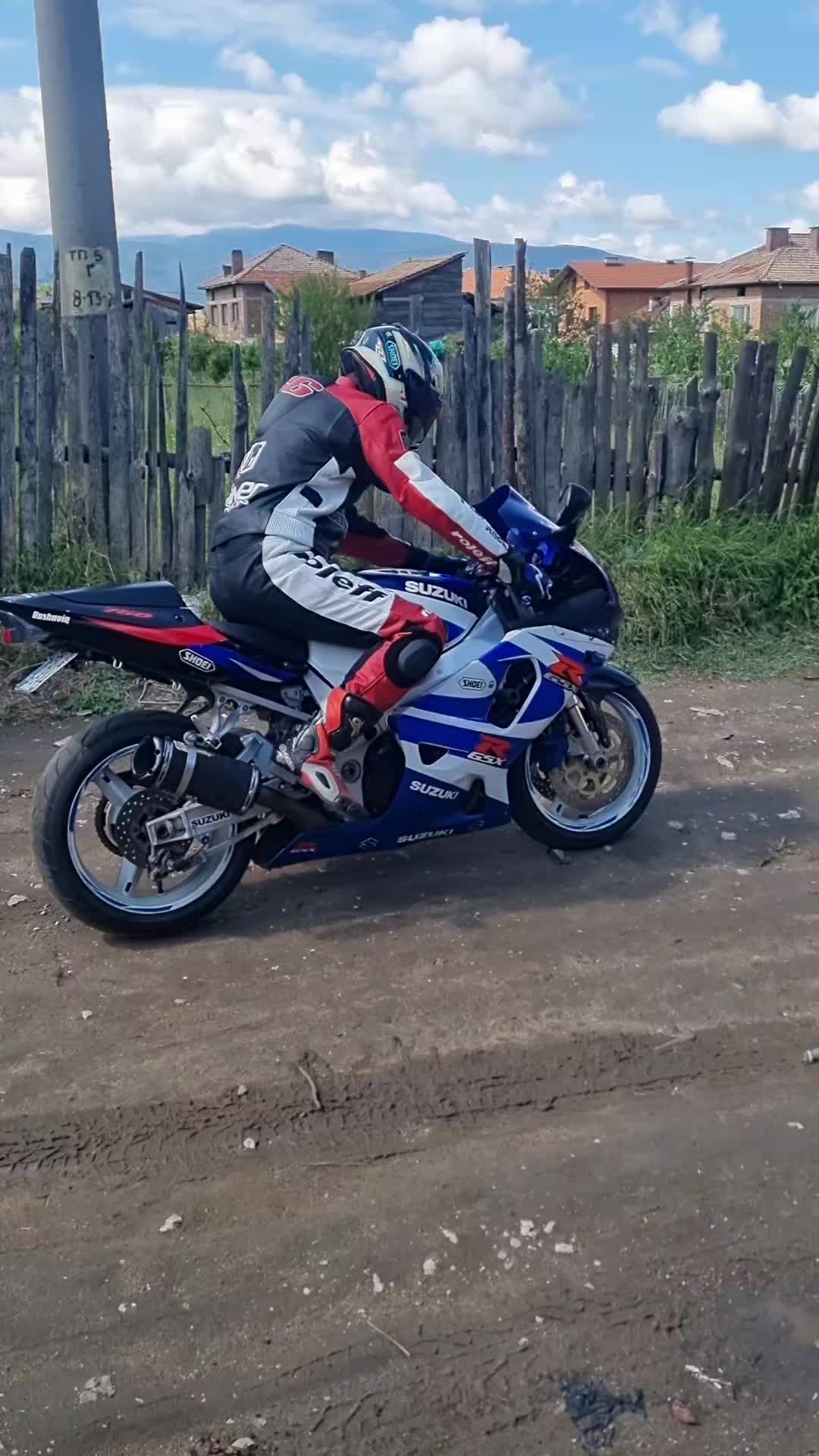 @emooroshaviq