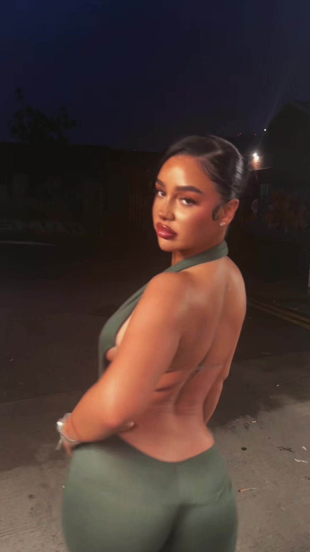 @nelliecharles_