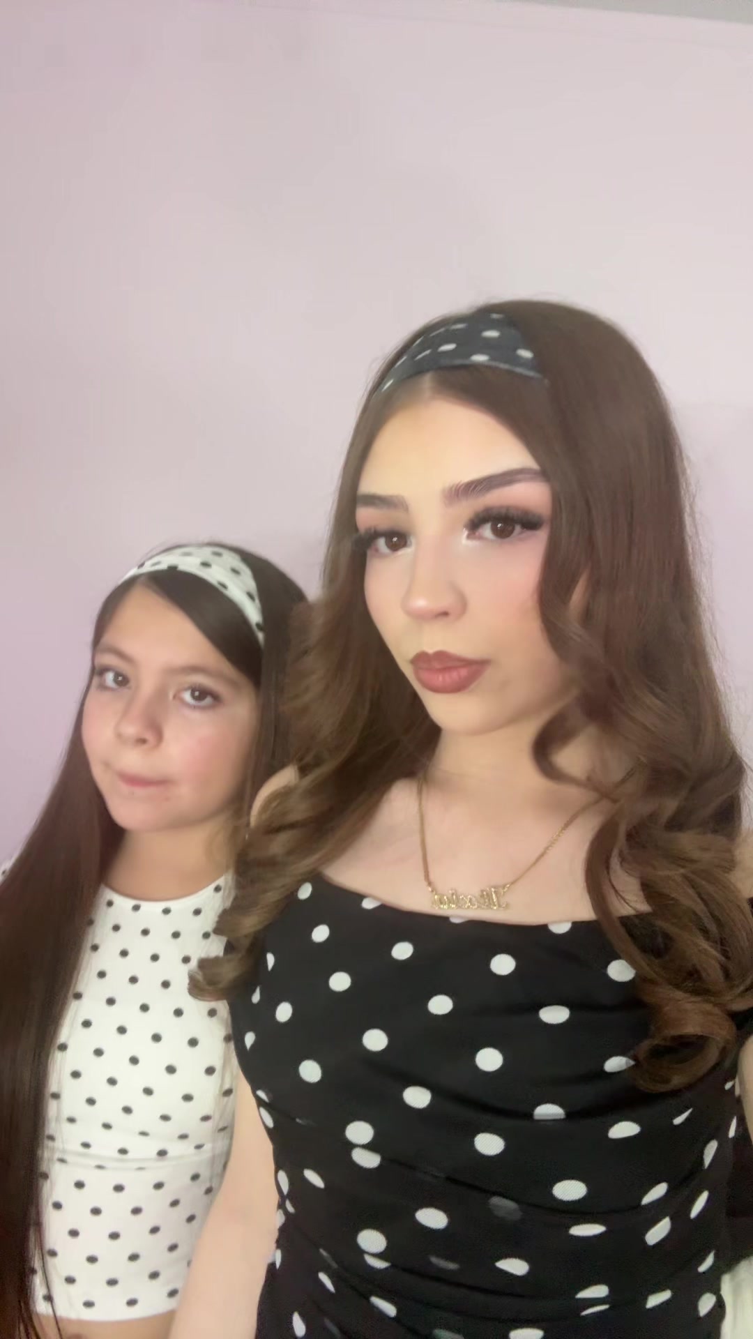 @Deliciaasisters