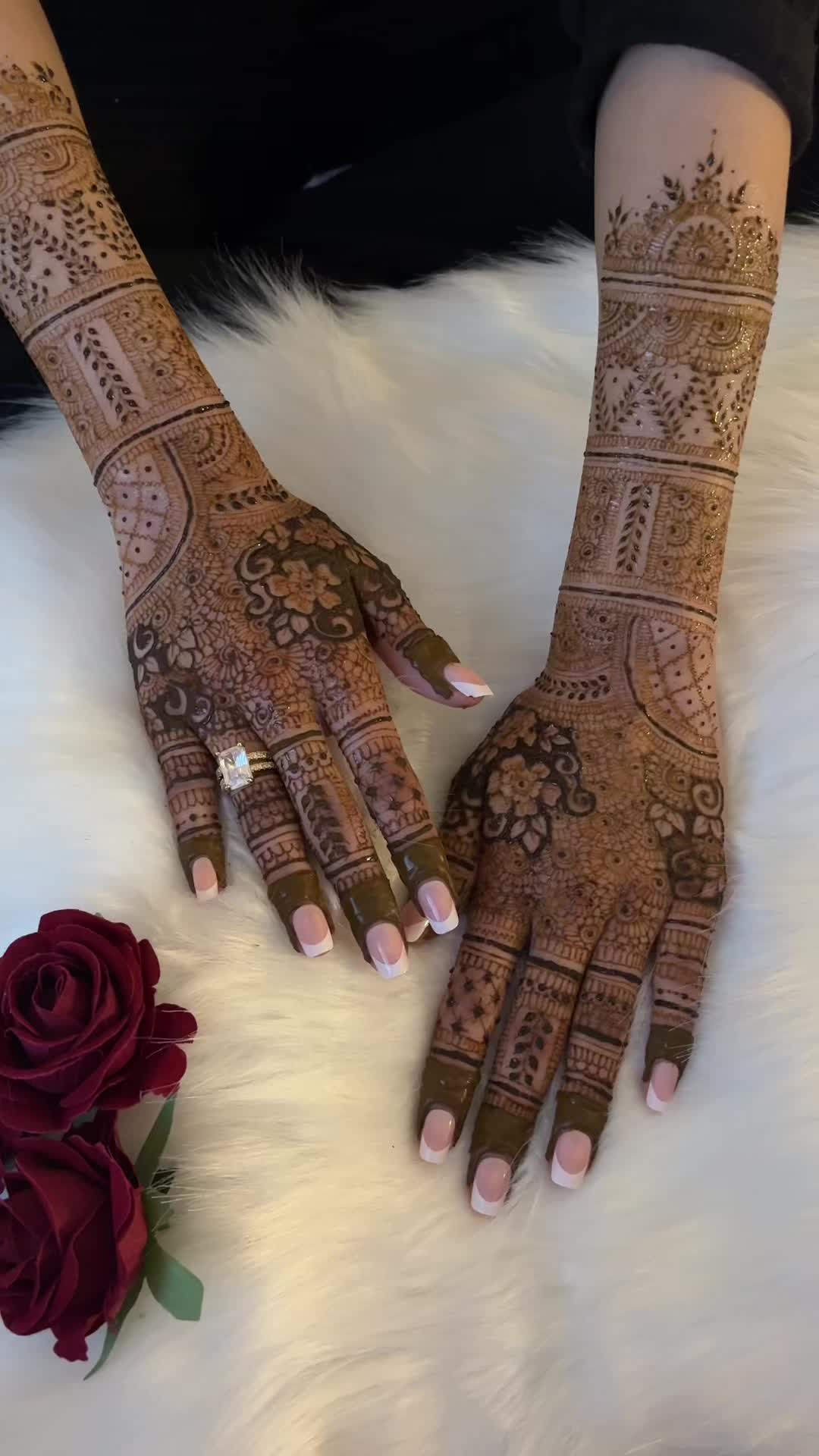 @ayshahhenna_artist